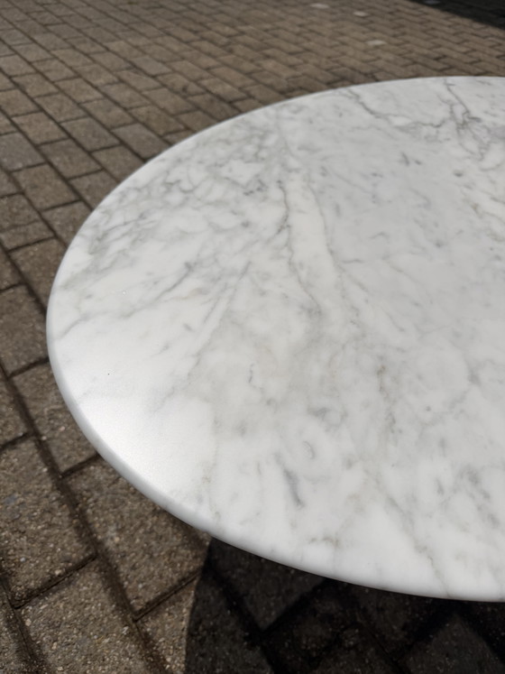 Image 1 of Originele Knoll Tulip Ovale Salontafel Eero Saarinen in Arabescato mat 107x70