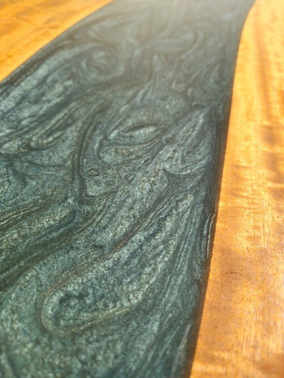 Image 1 of Esstisch aus Mangoholz mit blauem Epoxy-Fluss