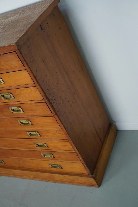 Image 1 of Mobiletto da farmacia/armadietto da disegno inglese in pino silvestre, inizio XX secolo