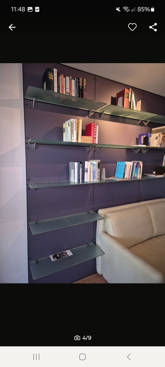 Image 1 of Exclusieve wandinstallatie met gegoten glazen planken – Interieurontwerpstudio Keulen