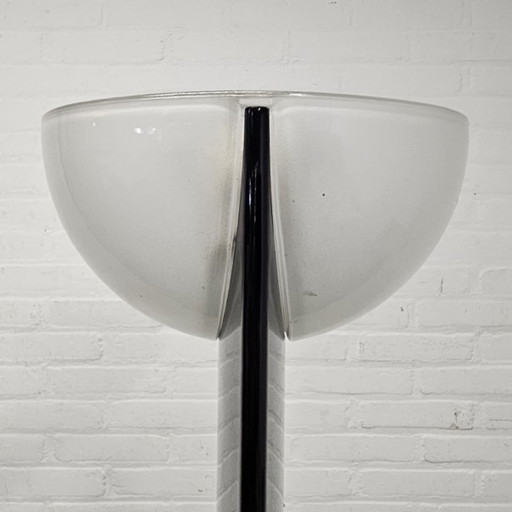 Artemide Megaron vloerlamp, italiaans designontwerp van Gianfranco Frattini