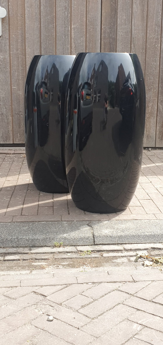 Image 1 of 2 macetas altas negras brillantes