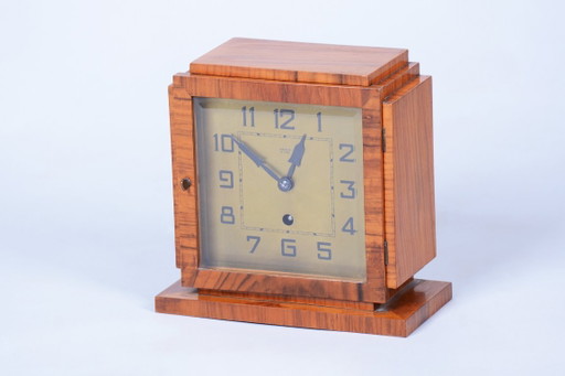 Originele Art Deco Tafelklok, Walnoot, Messing, Glas, Gepolijst, Tsjechisch, Jaren 20