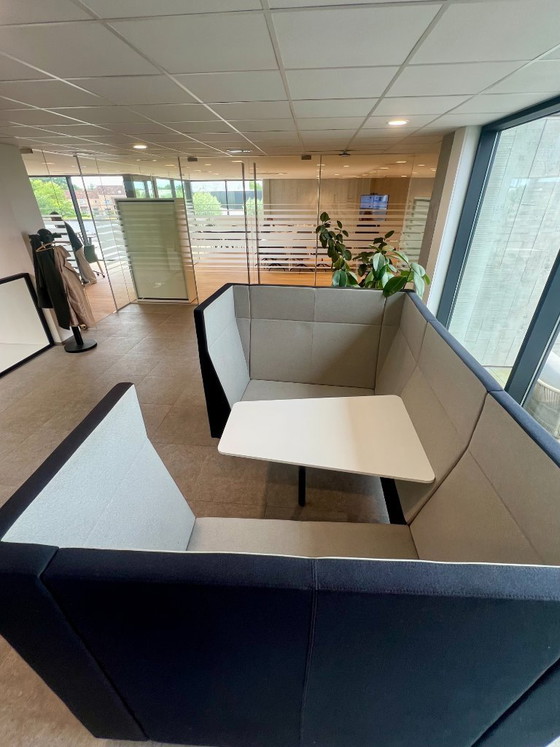 Image 1 of Gloednieuwe vergaderbox