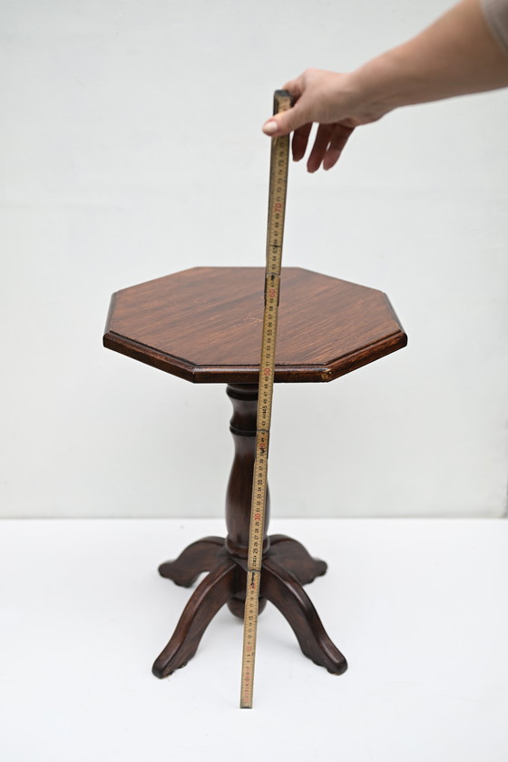 Image 1 of Vintage eiken bijzettafel, donker eiken achthoekige tafel, klassiek accent of plantenstandaard.