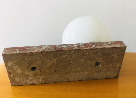 Image 1 of Lampe art déco globe en opaline et chien de chasse 