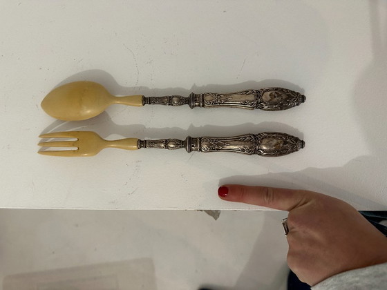Image 1 of Antiek slaservies - Zilver en gebeeldhouwd natuurlijk hoorn Schitterend duo van opscheplepel en vork, bestaande uit manch