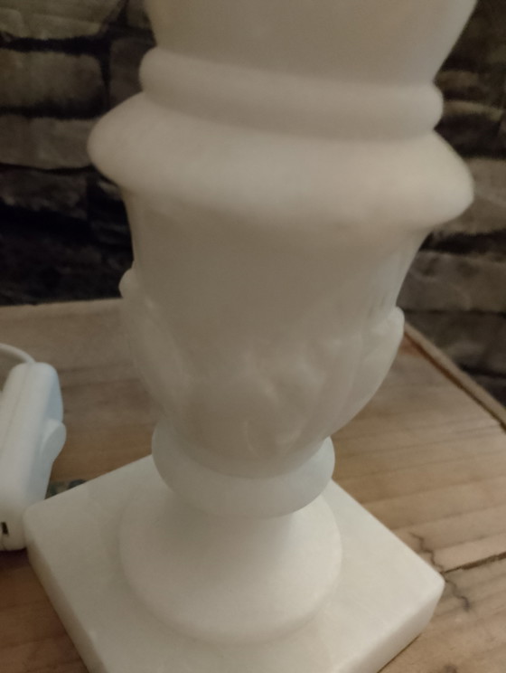 Image 1 of Vintage lamp in genuine alabaster with a fiberglass lampshade, from the 1960s or 70s.