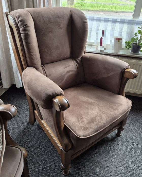 Image 1 of Klassieke stoffen oorfauteuil in goede staat.