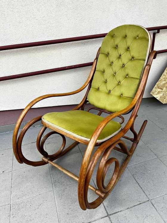 Vintage Rocking Chair in the style of Thonet – Wood (photo 2 of 3)