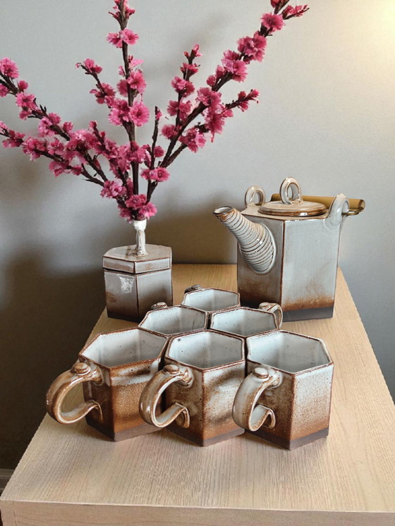 Image 1 of Studio Pottery Theeservies Zeshoekig Gesigneerd FB Jaren 70 Japanse Stijl / Studio Pottery Theeservies Zeshoekig Gesigneerd FB
