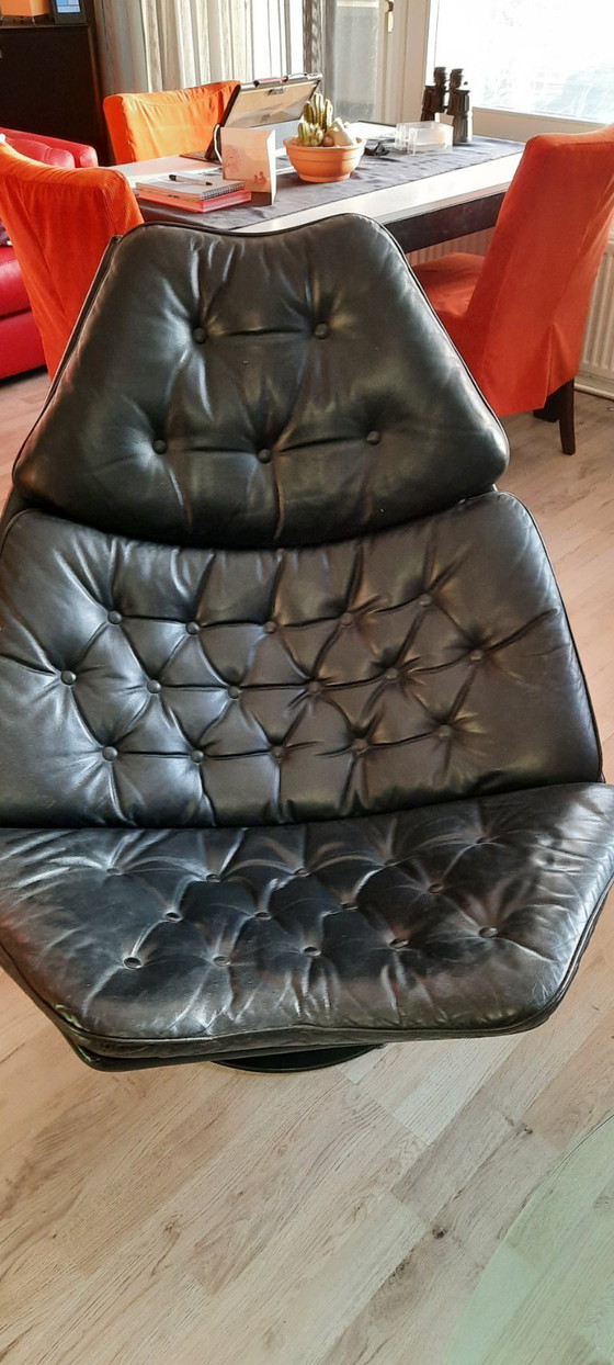 Image 1 of Fauteuil pivotant et repose-pieds Artifort