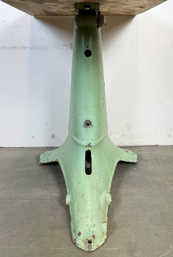 Image 1 of Mesa industrial verde de hierro fundido, década de 1960