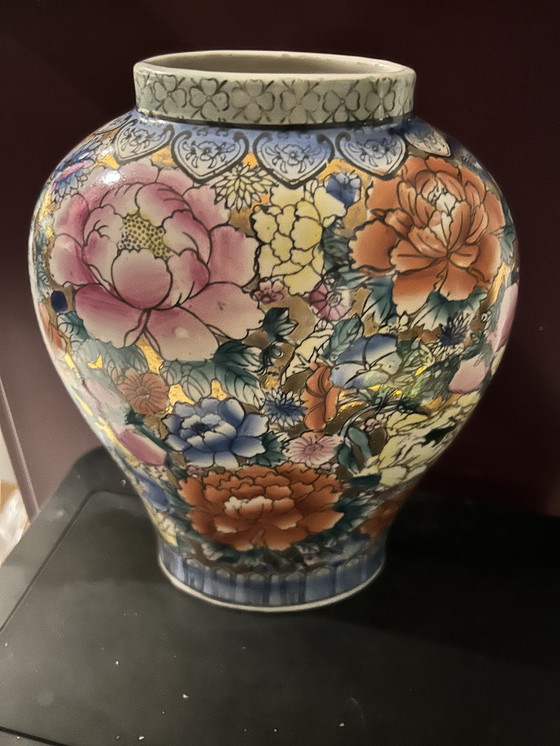 Image 1 of Porseleinen Vaas met bloemmotief in Qing-dynastie stijl 28cm