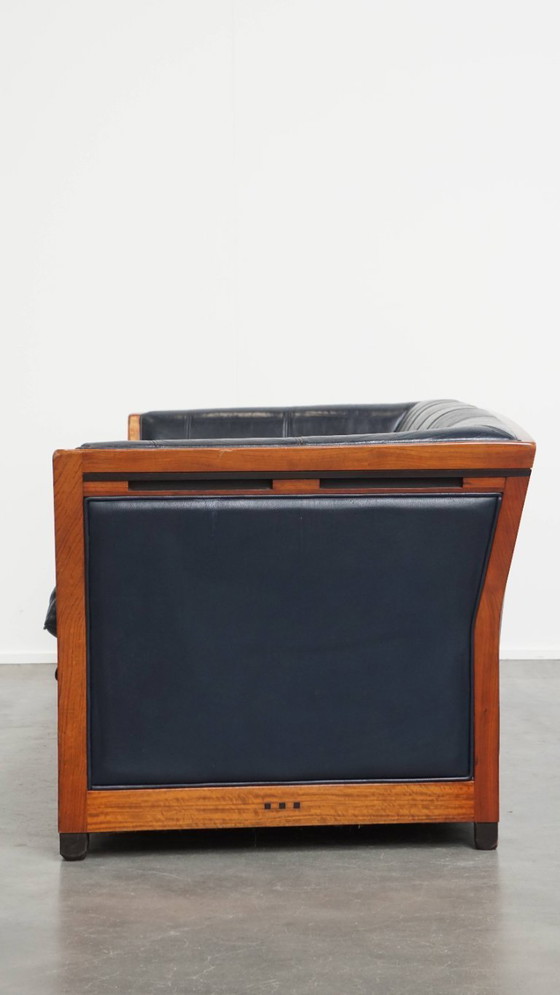 Image 1 of Divano a 2,5 posti Schuitema dal design Art Déco, con lavorazione in legno e pelle di vacchetta blu scuro