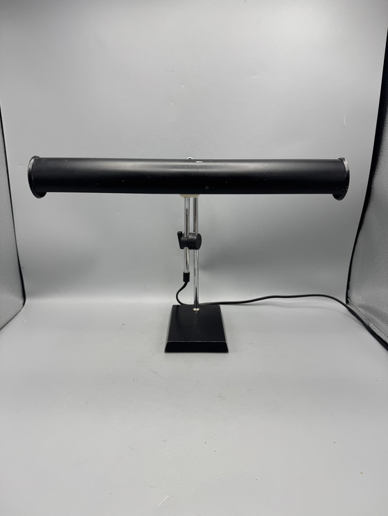 Image 1 of Stijlvolle verstelbare bureaulamp van OMI – Mid-Century functionaliteit met een strakke moderne uitstraling