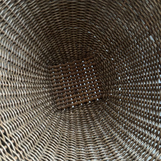 Image 1 of Fauteuil lounge, structure en métal noir, panier en rotin, Rohé Noordwolde, années 1950