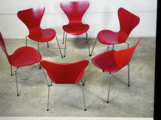 6 Vlinderstoelen ‘ Serie 7’ Arne Jacobsen voor Fritz Hansen.