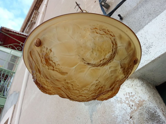 Image 1 of Antike Art-Deco-Deckenleuchte in Bernsteinfarbe mit Hortensienmotiv