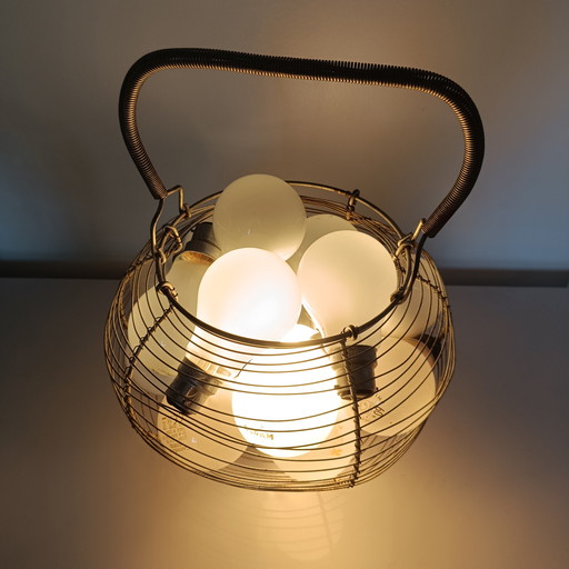 Lampe d’ambiance upcyclée à partir d'éléments détournés 