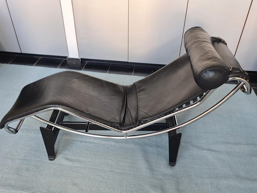 Sur le modèle de Le Corbusier LC4