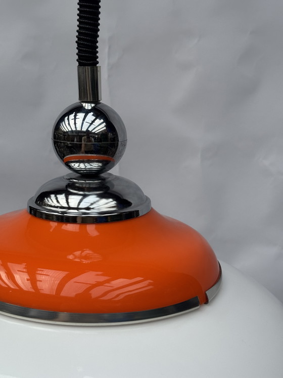 Image 1 of Vintage hanglamp in oranje en wit, in ruimtetijdstijl | Verstelbare hoogte | jaren 70