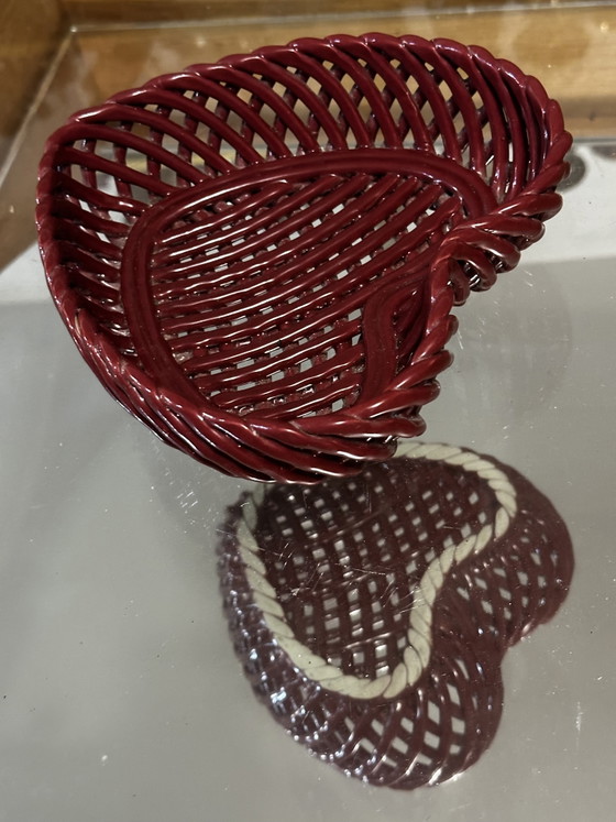 Image 1 of Vassoio portagioie/centrotavola a forma di cuore in ceramica intrecciata - stile Massier anni '50