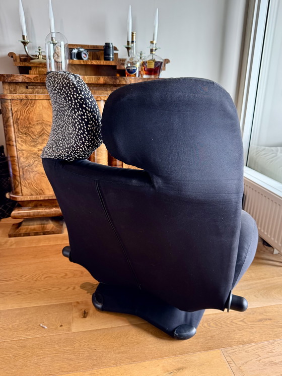 Image 1 of Cassina Wink fauteuil design Toshiyuki Kita zwart