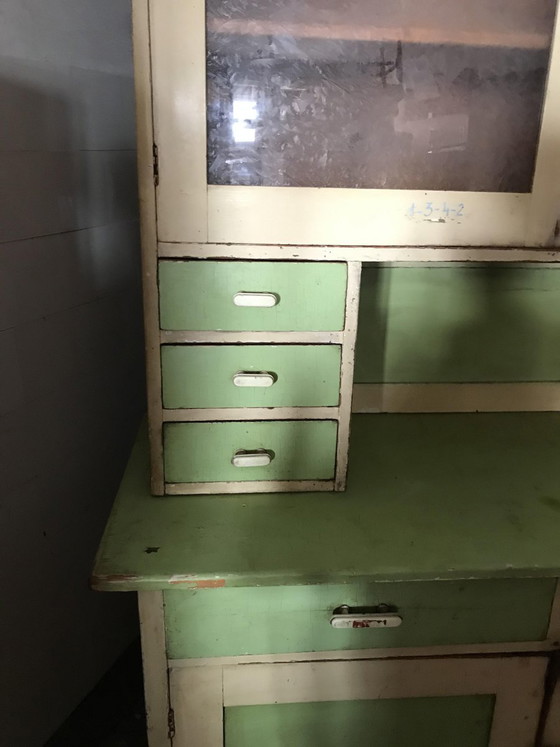 Armoire de cuisine vintage en verre et bois peint, années 1930 – Armoires de rangement (photo 10 of 11)