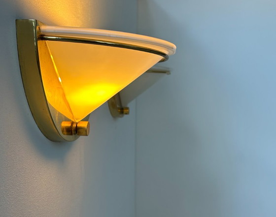 Image 1 of Coppia di applique vintage, ottone e vetro opalino, Italia 1970