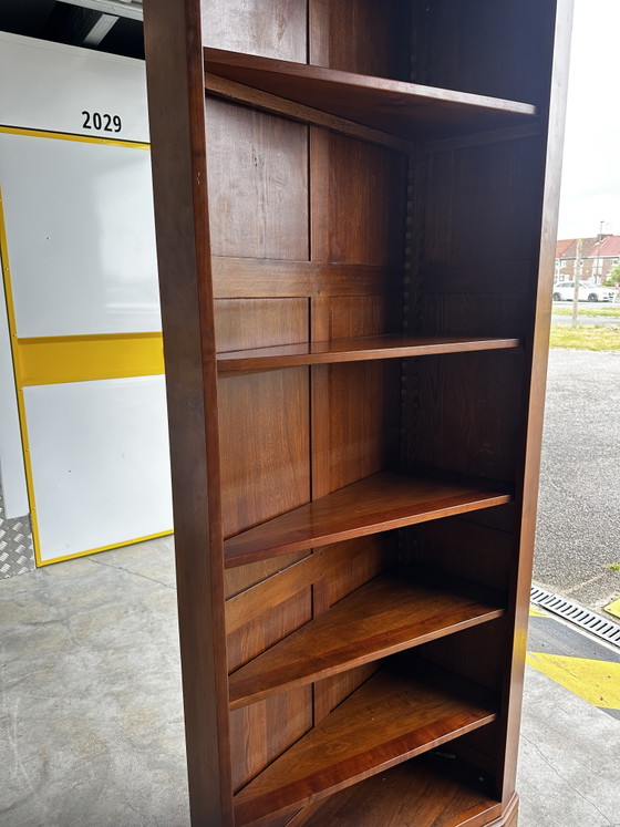 Image 1 of Libreria angolare in legno massello di ciliegio - manifattura del XX secolo