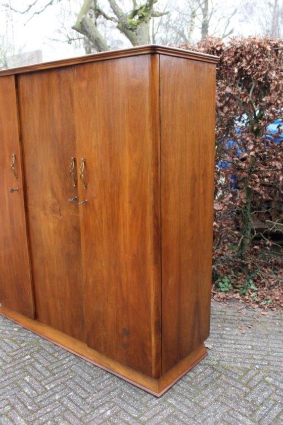 Image 1 of Vintage (jaren 30-50) 3-deurs houten kledingkast, 2x 1/3 leg en 1/3 hang