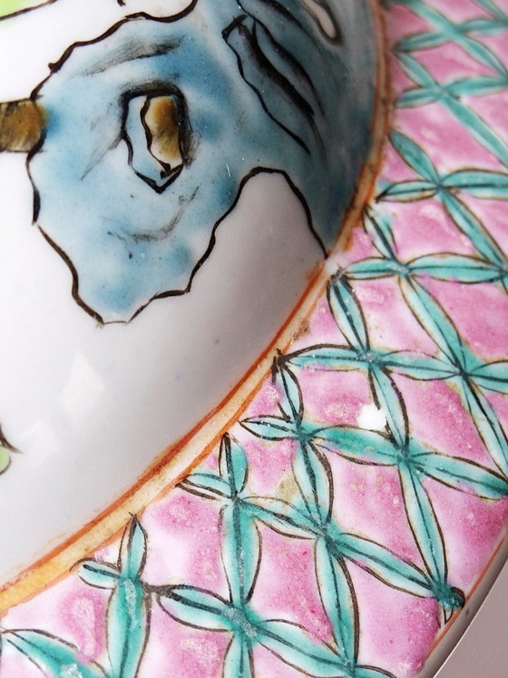 Image 1 of Large covered Chinese porcelain pot, floral famille rose decoration, 20th century