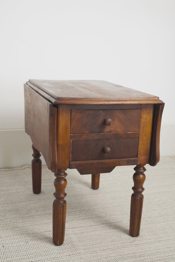 Antique French Pembroke Drop Leaf Table, Walnut Veneer Extendable End Table With Drawers, French Provincial (photo 10 of 41)