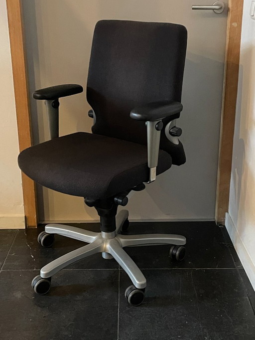 Chaise de bureau Haworth Comforto grise et noire à 5 pieds réglable