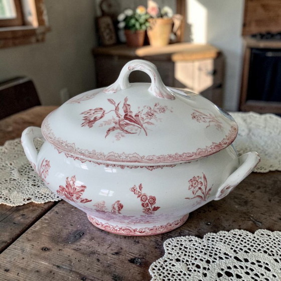 Image 1 of Large 19th century French tureen signed Sarreguemines "Fontanges"