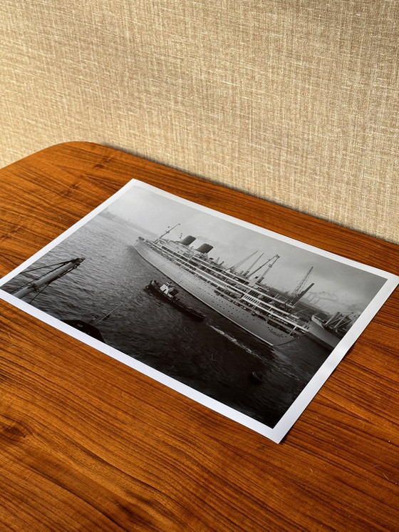 Image 1 of 1x De Willem Ruys vertrekt op wereldreis vanuit Rotterdam