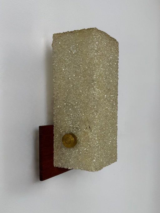 Vintage wandlamp, plexiglas en hout, Frankrijk, 1960