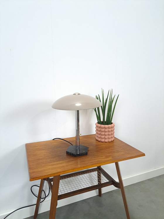 Image 1 of Tafellamp met Marmeren Voet en Zeskant Chromen Frame