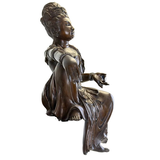 Monumentale Statua Antica Francese in Bronzo di Guanyin "Monet" – Unico Angolo-Sitter Stile Reale Alto (57 (photo 4 of 11)