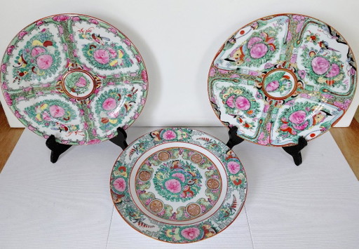 Set di 3 Piatti Cinesi Famille Rose / Canton – Porcellana Dipinta a Mano – XX Secolo