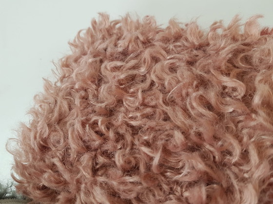 Image 1 of Fauteuil vintage rose | modèle danois accoudoirs en teck