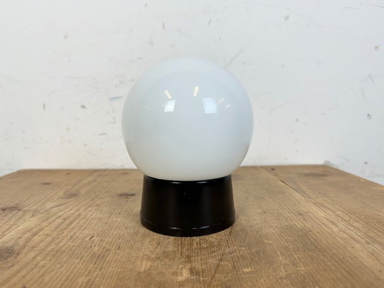 Image 1 of Lampada da parete o da soffitto vintage in bachelite marrone con vetro opalino, anni '60