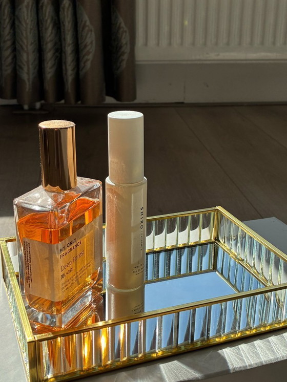 Image 1 of Kleine spiegel tray met gouden rand en glazen zijkanten / mirror tray with glass sides