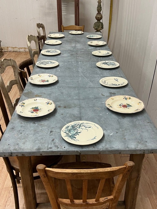 Large table (+3 meters)