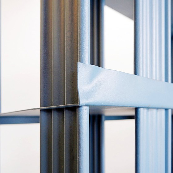 Image 1 of Estantería Strafor de metal pintado, siglo XX