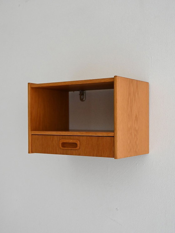 Image 1 of Mesita de noche de roble escandinava de los años 60 montada en la pared