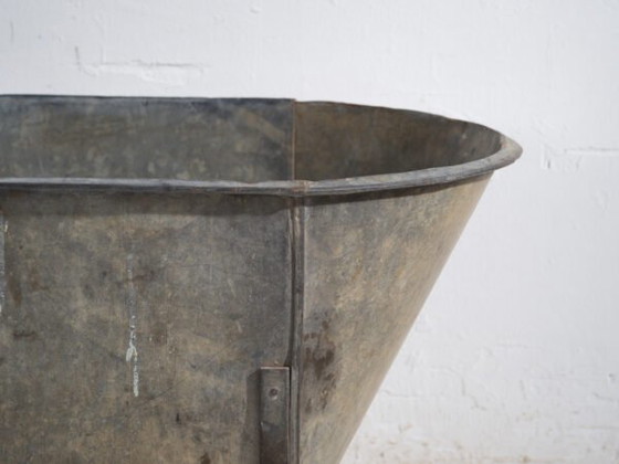 Bañera antigua de zinc galvanizado – Tina industrial europea – circa 1900 #7 – Accesorios de jardín, Iron (photo 26 of 34)
