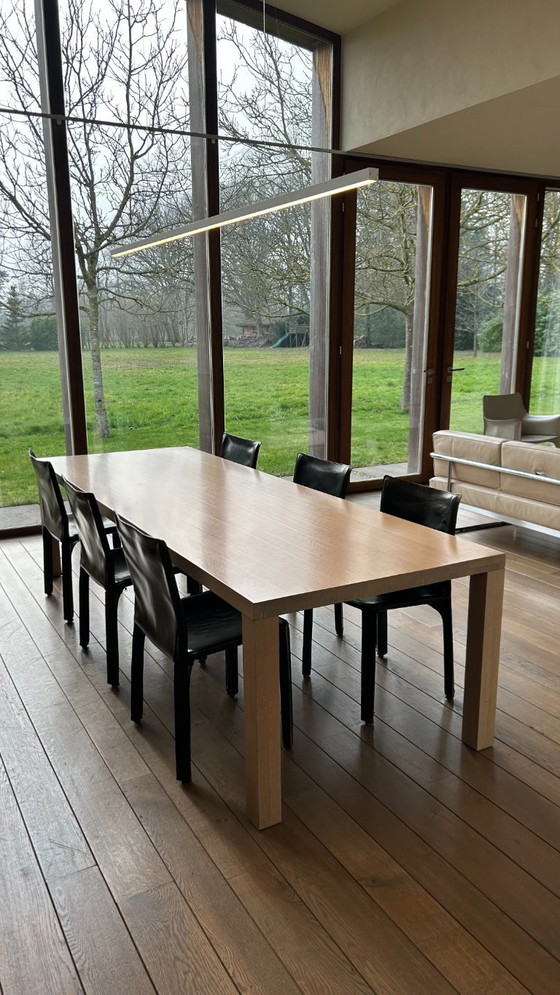 Image 1 of Stilvoller Esstisch aus Holz