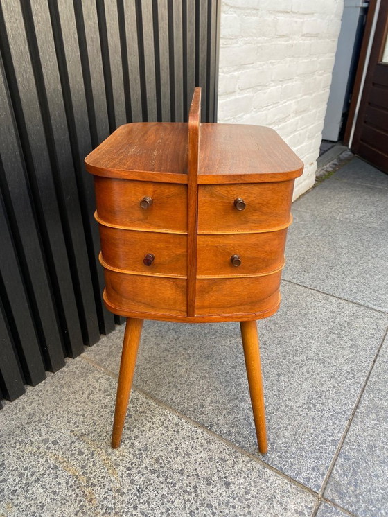 Image 1 of Coffre à couture vintage en teck